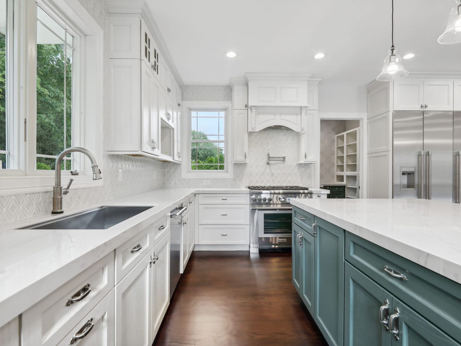 Floor-to-ceiling pantry storage — Traditional design inspiration