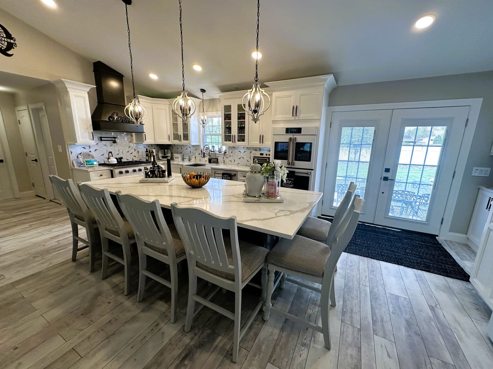 Grand traditional kitchen — Traditional design inspiration